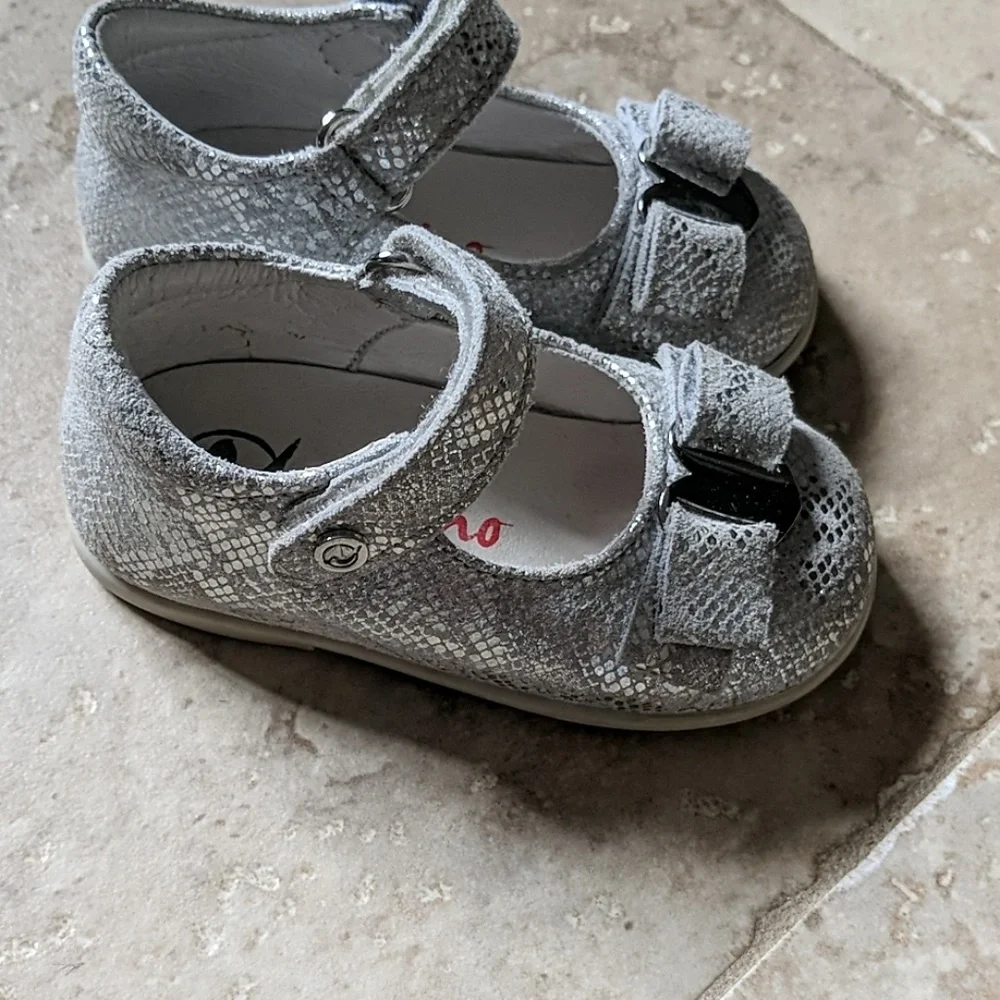 Naturino Toddler Girl Sz 4 Silver Shoes
